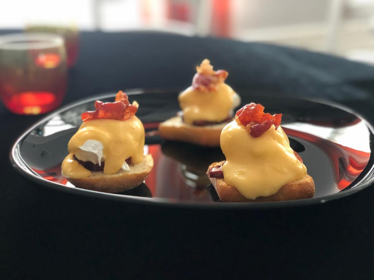 Pavillion 78 Hotel Bacău エクステリア 写真