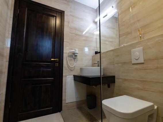 Pavillion 78 Hotel Bacău エクステリア 写真